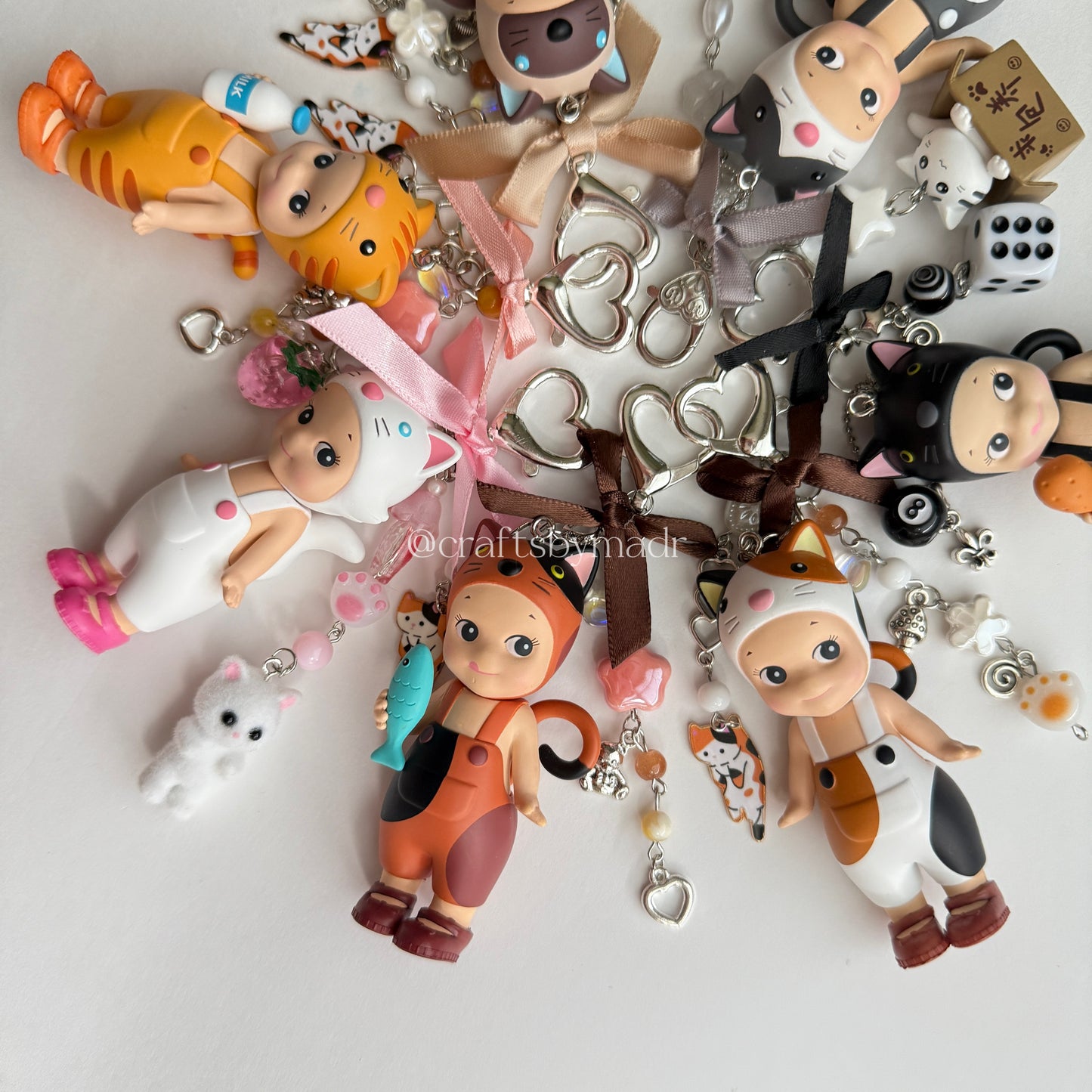 cutesy cats 🐾🧺🧶🐈🐈⬛